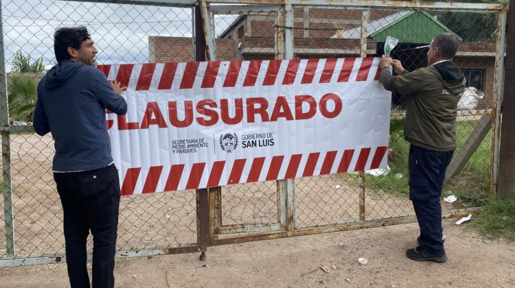 Inspectores ambientales clausuraron una recicladora clandestina