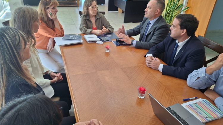 Salud y UNViMe consolidan una agenda común para fortalecer la formación médica