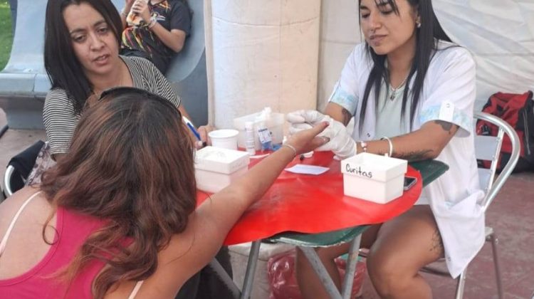 Desarrollaron una jornada de concientización, prevención y testeos en Plaza Pringles 