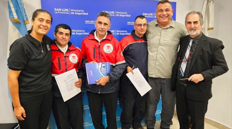 San Luis otorgó beneficios vitalicios a tres bomberos voluntarios por 25 años de servicio