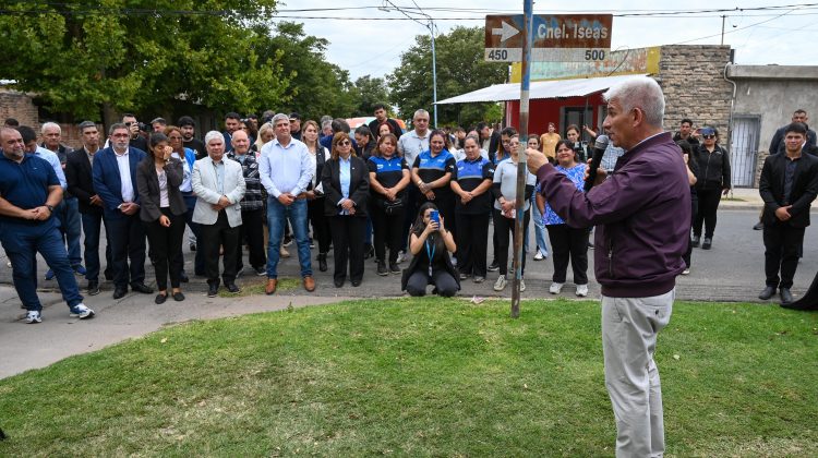 El Gobernador puso en funcionamiento el sistema de Alarma Ciudadana en el barrio Las Miranda