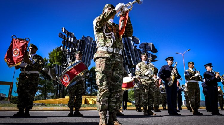 El Ejército Argentino y la Fuerza Aérea participaron de un sentido homenaje a los caídos en Malvinas
