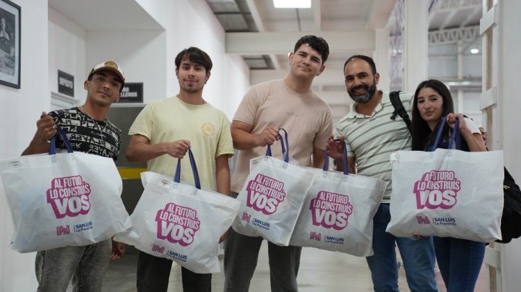 Más de 500 alumnos de la UPrO recibieron sus elementos de protección personal