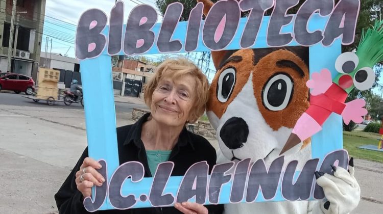 ‘Historias que siempre fueron tuyas’: la Biblioteca Lafinur llega a las plazas