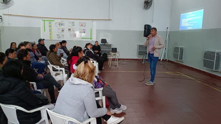 Dictaron un taller para padres en la Escuela N°27 ‘Saturnino González Camarero’