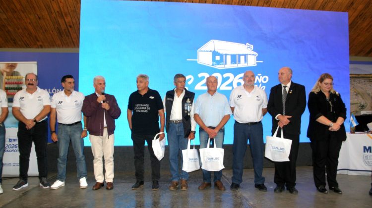 El ceremonial de banderas tuvo su espacio en la jornada de formación sobre la ‘Causa Malvinas’