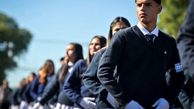 Escuelas y agrupaciones de San Luis ya pueden inscribirse para participar del desfile del 25 de Mayo