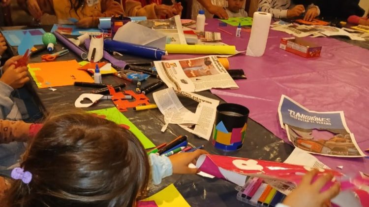 Los niños comparten sus miradas creativas en el 5° Salón Arte San Luis