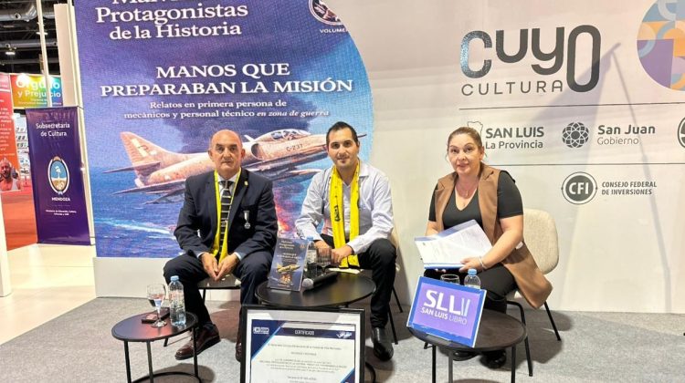 Autores sanluiseños comparten sus miradas en la Feria Internacional del Libro