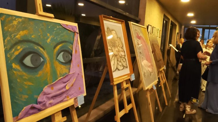 La exposición ‘Mujeres en colores’ continúa abierta en el Muhsal