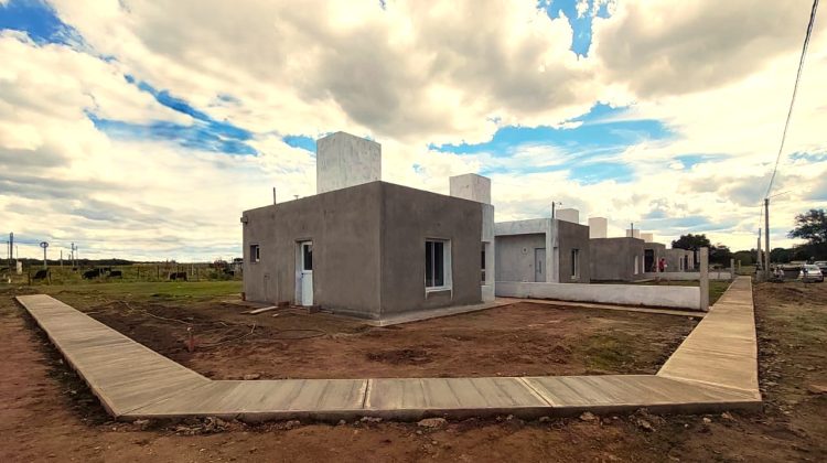 Más de 30 nuevos hogares avanzan firmes en el sur provincial
