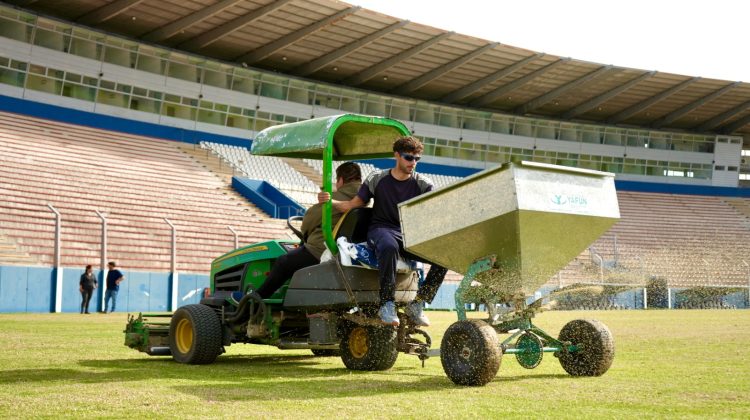 Realizarán la resiembra otoñal del campo de juego del estadio ‘Juan Gilberto Funes’