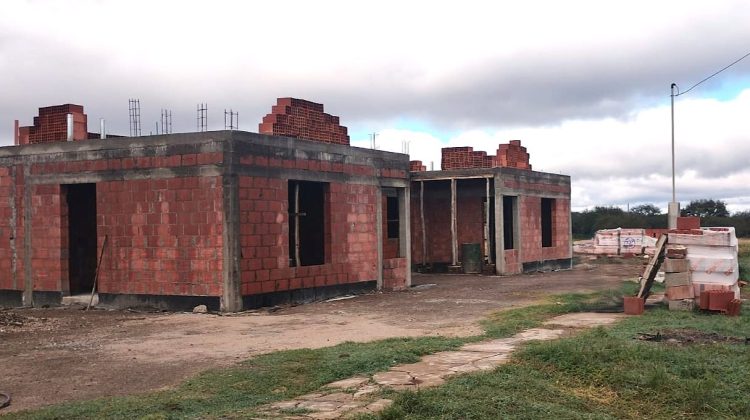 Cobran forma las viviendas en Saladillo y Juan Llerena con frentes de obra en distintas etapas