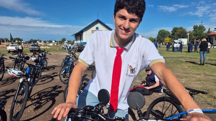“Estoy contento de tener la bicicleta y el boleto educativo, porque es un ahorro gigante”