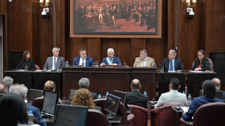 Una reforma constitucional para “apuntalar la institucionalidad en los tres poderes del Estado”