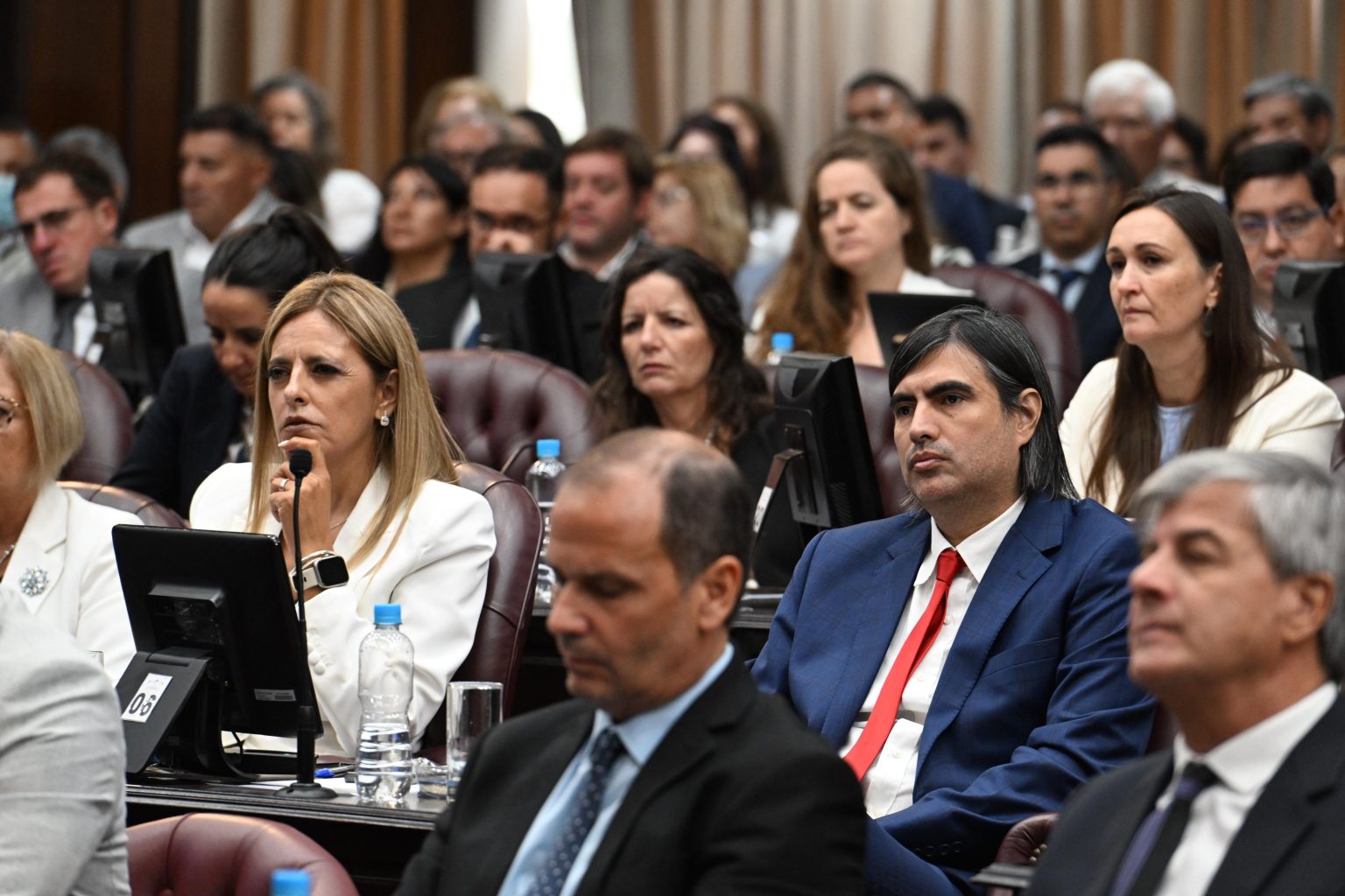 Poggi propone una nueva Constitución con más institucionalidad