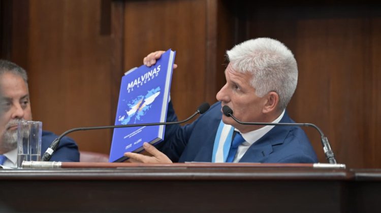 Poggi anunció que ‘Malvinas, El Legado’ será presentado en la Feria Internacional del Libro