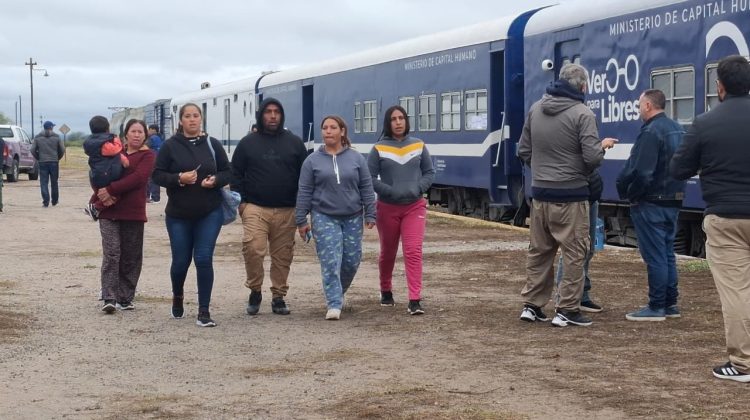 Beazley recibió al tren de Capital Humano en su primera jornada en la provincia
