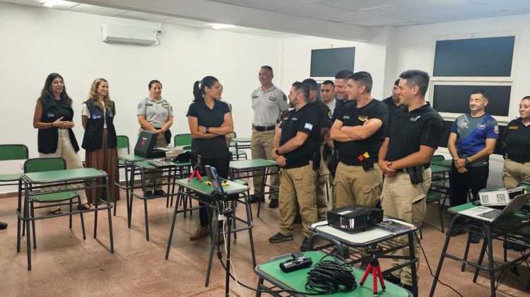 Capacitaron a instructores en el uso de simuladores de tiro