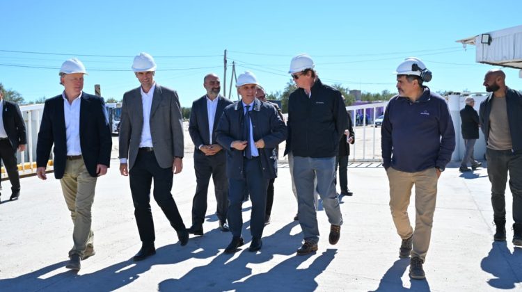 Poggi recorrió el avance de obra de la nueva planta de Dos Anclas