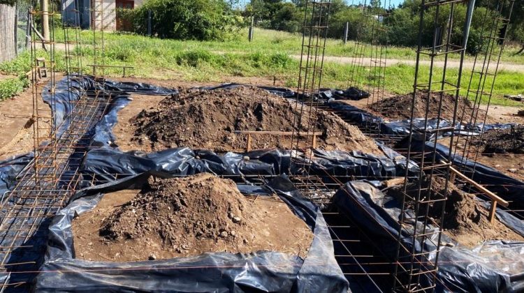 Las viviendas de Nogolí y Villa de la Quebrada progresan con bases firmes