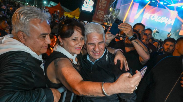 El Gobernador acompañó el cierre de los ’50 Festivales’ en Potrero de los Funes