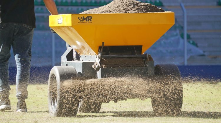 Comenzaron los trabajos de resiembra en el Estadio Único de La Pedrera