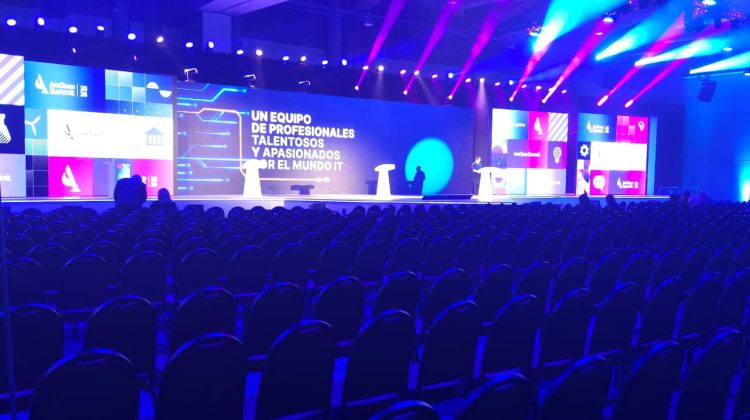 Seguí en vivo la disertación del gobernador Poggi en la AmCham Summit 2026