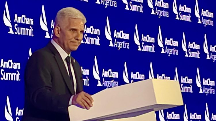 Seguí en vivo la disertación del gobernador Poggi en la AmCham Summit 2026