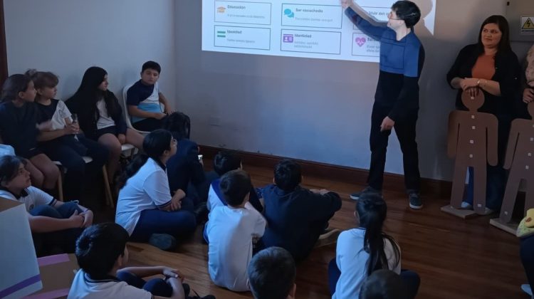 Alumnos del Instituto San Marino visitaron la Casa de los Derechos Humanos