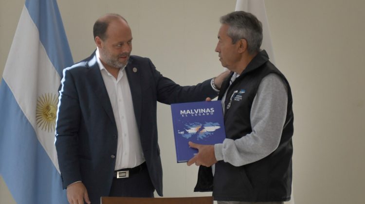 Dos héroes sanluiseños y un libro que es una trinchera en su historia