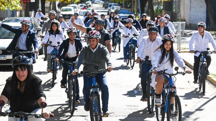 Estudiantes de Villa Mercedes recibieron sus TuBi de la mano de Poggi