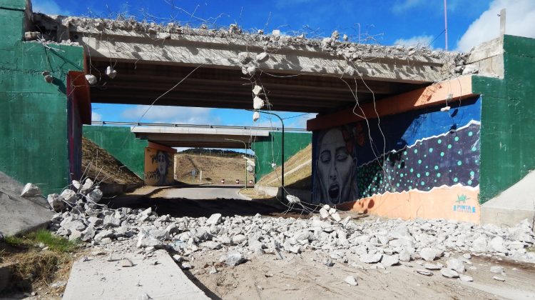 Comenzó la reparación de los puentes sobre la avenida Eva Perón