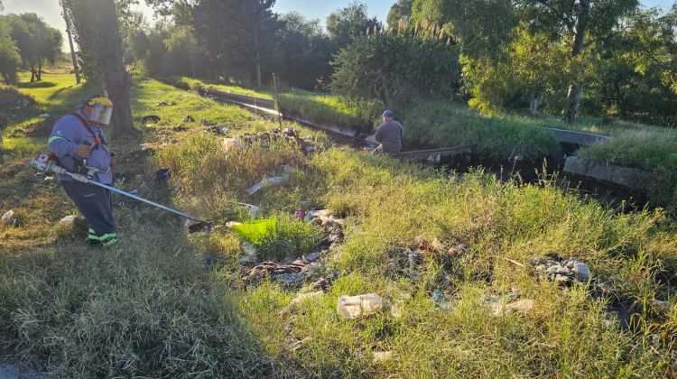 Realizaron la limpieza del canal 28 de la ciudad de San Luis