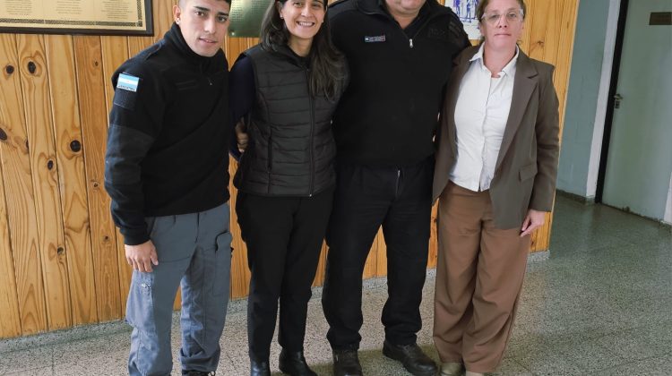 Reconocen a agentes penitenciarios por detener a un conductor tras múltiples siniestros viales