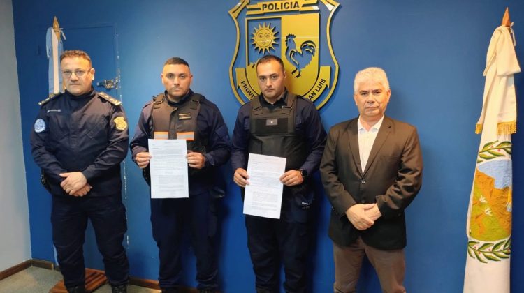 Reconocieron a policías que le salvaron la vida a un ciudadano