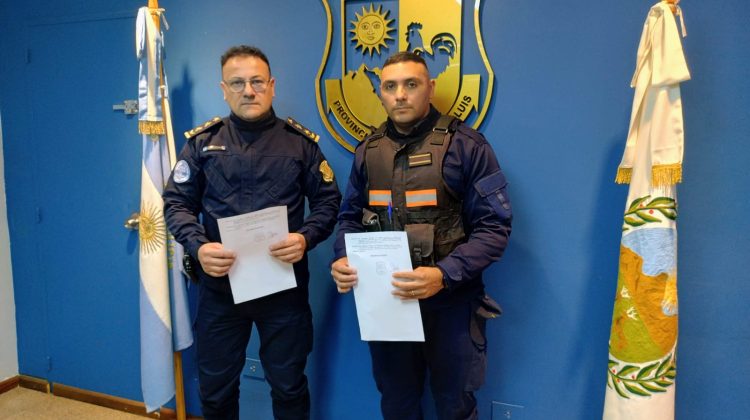 Reconocieron a policías que le salvaron la vida a un ciudadano