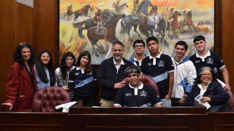 Alumnos de una escuela de Potrero le presentaron su proyecto turístico al Vicegobernador