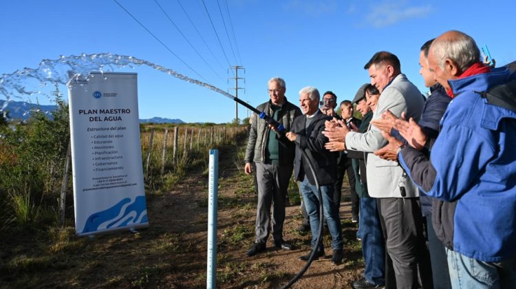 Con una inversión de más de $230 millones, Poggi inauguró el acueducto Recodo Sur