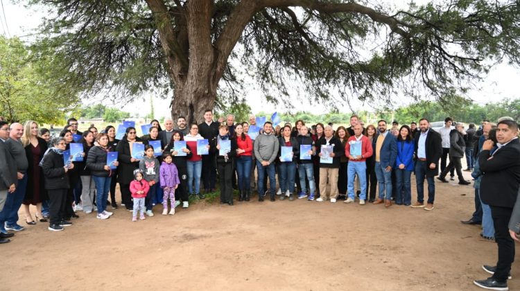 Familias del barrio 46 Viviendas de Quines ya pueden iniciar el trámite de escrituración