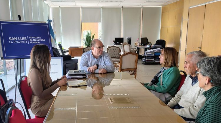 Bertolini recibió a la intendenta de Cortaderas y al centro de jubilados de la localidad 