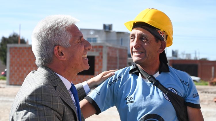 “Cada vivienda implica 4 puestos de trabajo, o sea que aquí hay más de 1.100 trabajadores”