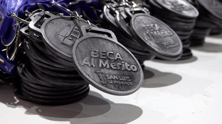 Un abanico de políticas que abren puertas a los jóvenes: Beca al Mérito, BUS y Estampillas Escolares