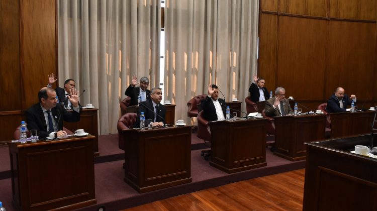 Media sanción a la nueva Ley de Ministerios