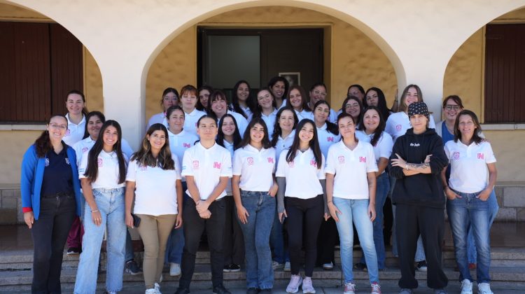 Más de 1.400 alumnos de la UPrO ya tienen su remera institucional