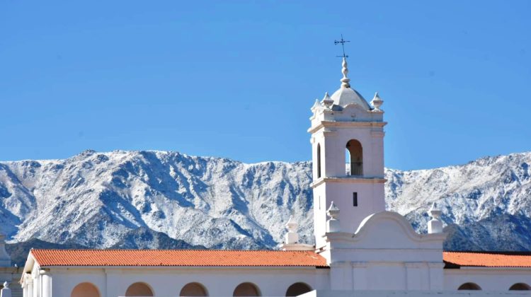 La nieve maravilló a San Luis cubriendo de blanco las sierras y los destinos turísticos