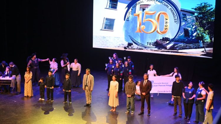 El Gobernador acompañó a la Escuela Normal Mixta en la conmemoración de su 150° aniversario