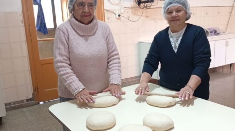 El centro integral San Vicente sumó un taller de cocina para personas mayores