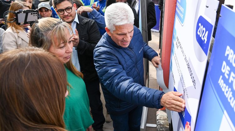 La cooperadora del jardín de infantes de Naschel recibió el ‘Cumplido’ de manos del Gobernador