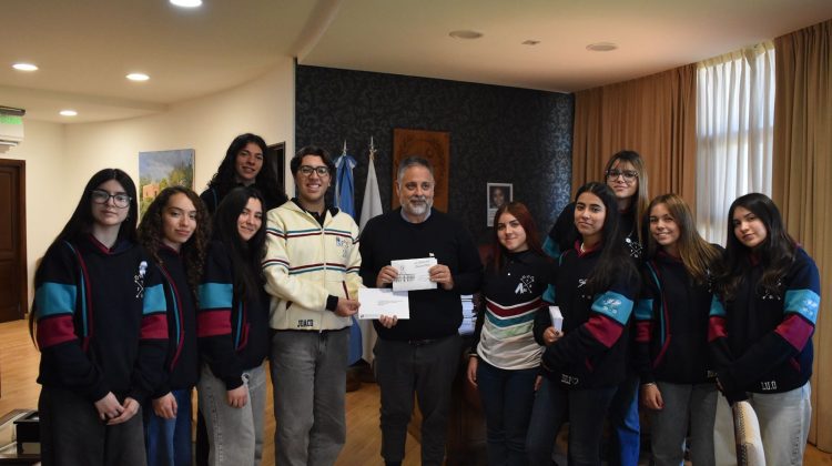El Vicegobernador recibió a los chicos de la Escuela Normal que organizan la Procesión Cívica
